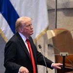 ترامب من الكنيست: سنطبّق السلام بالقوّة وندعم رئيس لبنان لنزع سلاح حزب الله