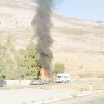 بالصورة – استهداف سيارة على طريق الجرمق في قضاء جزين