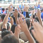 بين علمين ونشيدين وولاءين… “أدركنا يا مهدي”!