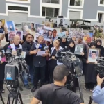 تجمع أهالي شهداء وجرحى المرفأ لوزير العدل: لن نسمح لك ولا لغيرك بتسييس قضية انفجار المرفأ
