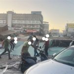 إنقلاب حمولة شاحنة على طريق المكلس – المنصورية والسير شبه متوقف