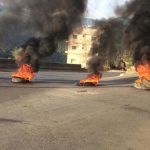 بالفيديو- إقفال طريق دير سريان- الطيبة إحتجاجاً