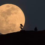 القمر العملاق يزين سماء لبنان الليلة في حدث فلكي نادر
