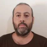 انتحل صفة امرأة وابتزّ رجالًا عبر عقود زواج متعة وهمية