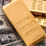 الدولار يرتفع والذهب ينخفض