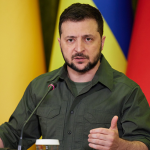 زيلينسكي يطلب من ماكرون أنظمة دفاع جوّي وصواريخ