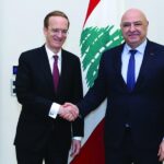 تردُّد لبنان في حصْر السلاح يجعله «على الطاولة» لا… حولها