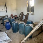 بالصور – دهم مصنع كبتاغون في القصر… وهذا ما ضُبط