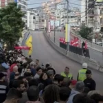 ترحيب على الطريق… البابا يعبر بين صفوف “كشافة المهدي”