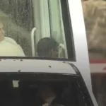 وصول البابا لاوون الرابع عشر مستقلّاً سيارة “الباباموبيلي” إلى القصر الجمهوري