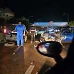 بالفيديو- قتلى وجرحى بحادث سير بين عدد من السيارات على اوتوستراد الناعمة باتجاه بيروت