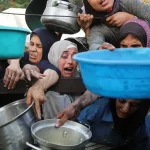 طعام بـ”رائحة النفايات”.. مأساة غير مسبوقة يشهدها الغزيون