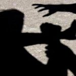 بالفيديو- في شتورا، شاب يعتدي على رجل مسنّ وزوجته على خلفيّة 20$ ممزّقة