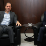 الجميل بحث مع هيل بحصر السلاح والخيارات التفاوضية