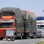 قطعوا الطريق بعد ضبط شاحناتهم تهرّب إلى سوريا