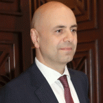 حاصباني للمغتربين: سارعوا للتسجيل ولا تترددوا