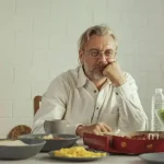 الوحدة على الطاولة… مخاطر لا تتوقّعها