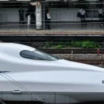 ضيف غير متوقع.. من عرقل أحد أسرع القطارات في العالم؟