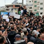 تظاهرات في اللاذقية وطرطوس.. ملثمون مسلحون ومقتل عنصر أمن برصاص فلول الأسد