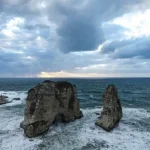 مع ارتفاع الموج واضطراب الطقس… تحذير من الدفاع المدني