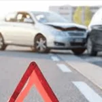 بالفيديو- حادث سير على طريق جبل الأربعين وإصابة شاب وعائلته