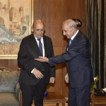 لودريان كان متشدّداً في حصر السلاح وحذّر من حرب واسعة على لبنان!