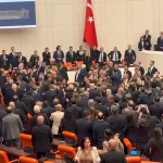 بالفيديو- إشكال وتضارب داخل البرلمان التركي