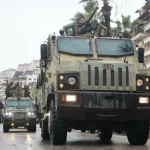 بالفيديو- إلقاء القبض على 12 ضابطاً من فلول الأسد