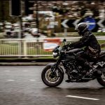 بالفيديو- حركات بهلوانيّة على الطريق العام