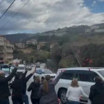 بالفيديو- وصول قداسة البابا بال papamobile الى مدخل عنايا على وقع قرع الأجراس