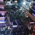 إنقاذ طفلة من تحت الانقاض واستمرار عمليات البحث والإنقاذ في موقع انهيار مبنى طرابلس