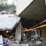 أبنية مهددة بالسقوط ومواطنون محاصرون تحتها