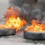 إحتجاجاً على تعيين غراسيا القزّي، تحرّكٌ لأهالي ضحايا إنفجار المرفأ يتخلّله إشعال إطارات