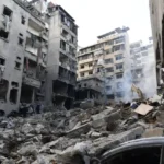 بالفيديو- لحظة إنهيار مبنى في منطقة الكفاءات