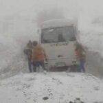 الطرق الجبلية المقطوعة بسبب تراكم الثلوج