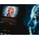 السلاح الذي لا يُرى: من يحكم خوارزميات الحرب في عصر الذكاء الاصطناعي؟