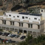 فضيحة تهزّ أروقة مستشفى… بطلها طبيب وابنه!