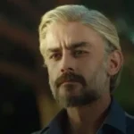 صدمة شديدة تلقاها الوسط الفني التركي وجمهور الأعمال الفنية التركية بعد الإعلان عن وفاة الممثل كانبولات غوركيم أرسلان Canpolat Görkem Arslan، بشكلٍ مفاجئ، وذلك عن عمرٍ يناهز 45 عاماً.     تعرض الممثل كانبولات غوركيم أرسلان لوعكة صحية مفاجئة في منزله في منطقة بيوغلو في إسطنبول، حوالي منتصف الليل، بعد ساعات قليلة من مشاركته صور من عرضٍ مسرحي على حسابه في مواقع التواصل الاجتماعي     اتصلت زوجته بالإسعاف، وتم إرسال فرق طبية إلى منزله. وقد تم نقله إلى مستشفى تقسيم للتدريب والبحوث بعد تلقيه الإسعافات الأولية في منزله.     ولكن على الرغم من جميع التدخلات الطبية في المستشفى، ومحاولة إنقاذ حياته، لم يتمكن الأطباء من إنقاذه، وتم الإعلان عن وفاة أرسلان إثر إصابته بنوبة قلبية.     ولد كانبولات غوركيم أرسلان في 4 تشرين الثاني 1980 في دوزجة. تلقى تعليمه حتى تخرج قسم المسرح في المعهد الموسيقي الحكومي بجامعة حجة تبة.   بدأ مسيرته الفنية عام 2004 بمسلسل “Çemberimde Gül Oya”، واشتهر بتجسيده لشخصية ماهر تشايان في مسلسل “Hatırla Sevgili”.   شارك كانبولات غوركيم أرسلان في العديد من الأفلام والمسلسلات الهامة طوال مسيرته الفنية، منها: “Çemberimde Gül Oya”، و”Poyraz Karayel”، و”Muhteşem Yüzyıl”، و”Hayat Bazen Tatlıdır”، و”Kuruluş Osman”، و”Tatar Ramazan”.   ولفت الأنظار أخيرا بأدائه في المسلسلات التاريخية. قام بتصوير سارو باتو سافجي في فيلم “Kuruluş Osman”، وSaltuk Beg في فيلم “Destan”، وGümüştekin في فيلم “قدوس فتحي صلاح الدين الأيوبي”.