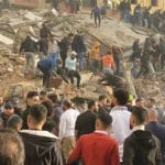 صرخات استغاثة وإنقاذ 4 أشخاص من ركام المبنى المنهار في طرابلس