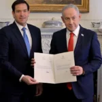 بالصورة: نتنياهو وقّع