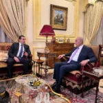 انتقلا بسيارة واحدة إلى عين التينة… بالصورة: لقاء جمع بري والحريري