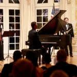 عمر حرفوش يعزف لحن السلام في منزل ترامب