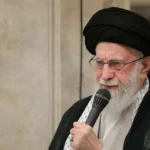 صحيفة إسرائيلية تحدّد “البديل لنظام خامنئي”.. من هو؟