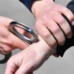 في سحمر: طعن جدّه وجدّته وأحرق منزلهما وهدّد والدته بالقتل…