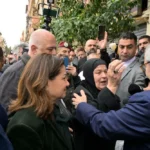 ارتياح دولي لعرض الجيش يزخّم “مؤتمر باريس” ..فشل حكومي في تبرير الضرائب ونقمة شعبية تطوّق السراي