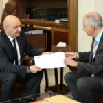 الصراع الانتخابي إلى خطوات تصعيدية لإرباك الحكومة… الحريري حضر إفطار “الفتوى”: لبنان أولاً قبل الجميع