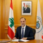 صيانة الطرقات على طاولة رسامني