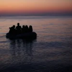 غرق قارب وبحث عن مفقودين