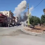 بالفيديو: غارة تستهدف مبنى على طريق تول الدوير