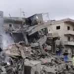 غارة على مبنى سكني وتجاري في حي المعاقيل
